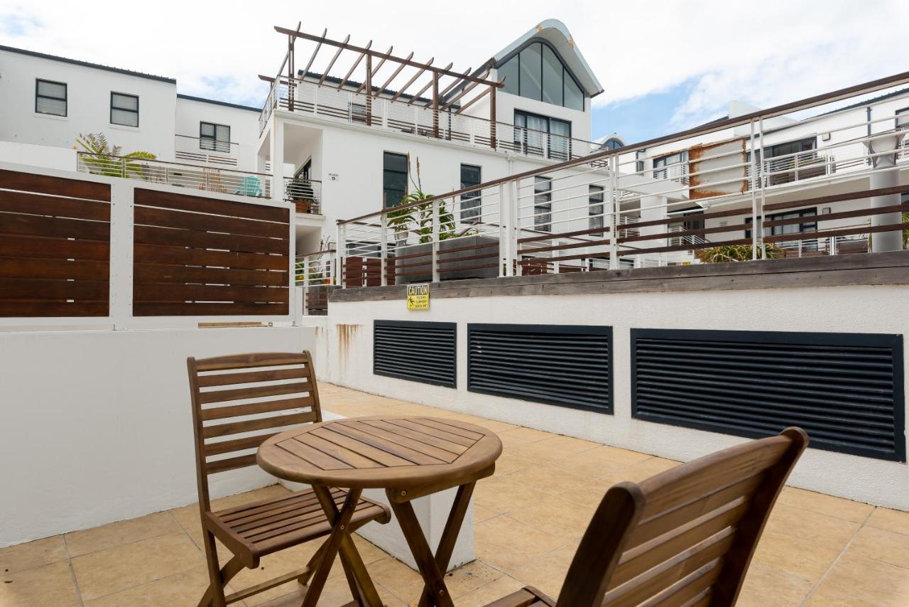 Azure 32 Apartment *