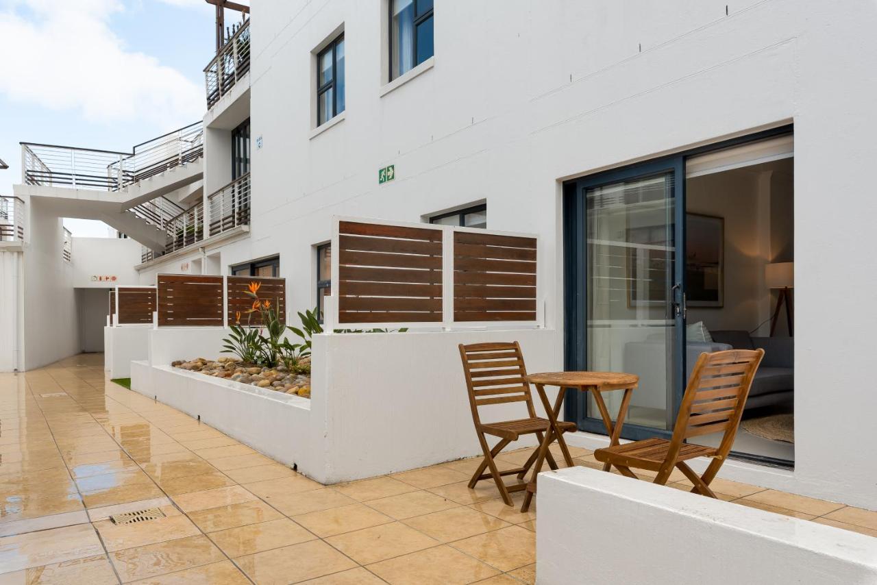 Azure 32 Apartment *